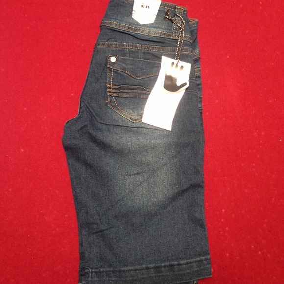 ▪️Dark Wash Capris ▪️ - Picture 1 of 4