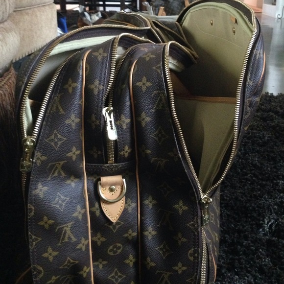 Louis Vuitton Duffle - Picture 3 of 4