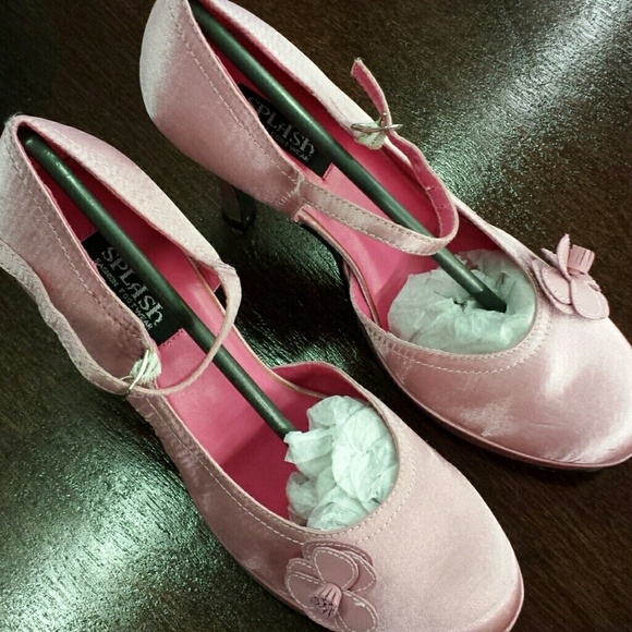 Pink splash footwear