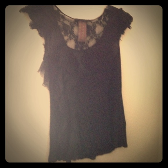 Cute black top