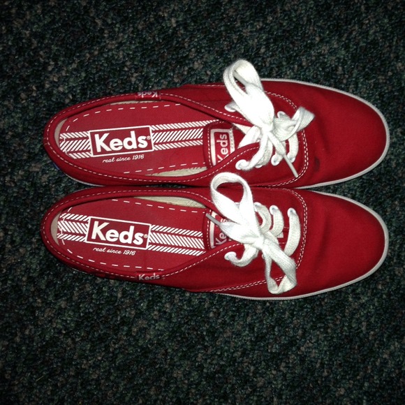 RARE RED KEDS BY TAYLOR SWIFT IN PERFECT CONDITION