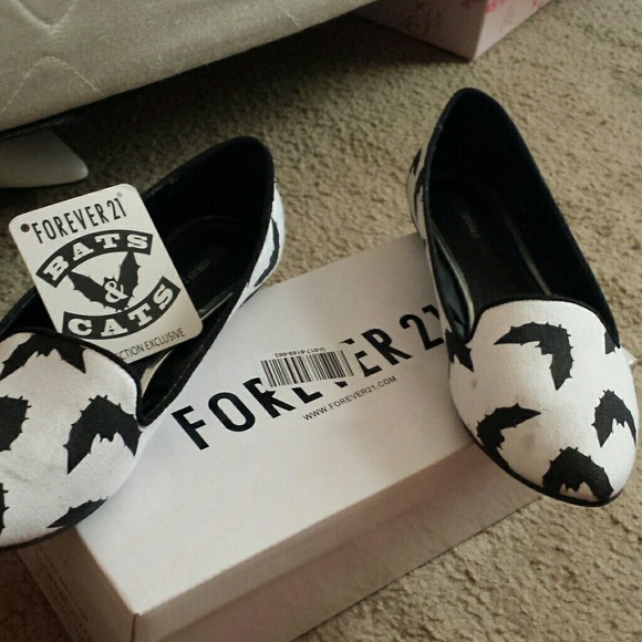 Forver 21 size 8 woman cat and bats loafers
