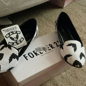 Forver 21 size 8 woman cat and bats loafers