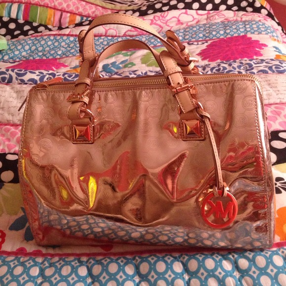 Michael Kors Handbags - 🚫SOLD🚫Large Michael Kors Rose Gold Bucket Bag