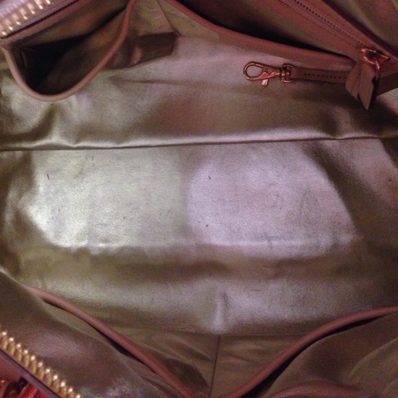 🚫SOLD🚫Large Michael Kors Rose Gold Bucket Bag - Picture 2 of 4