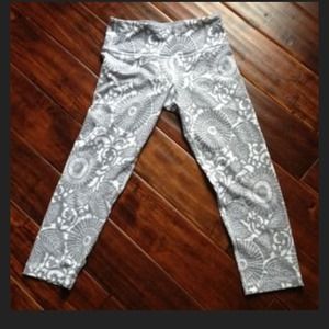 Size 8 beachy floral crop