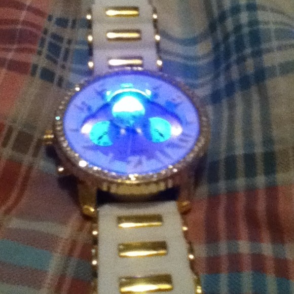 Watch - Picture 4 of 4