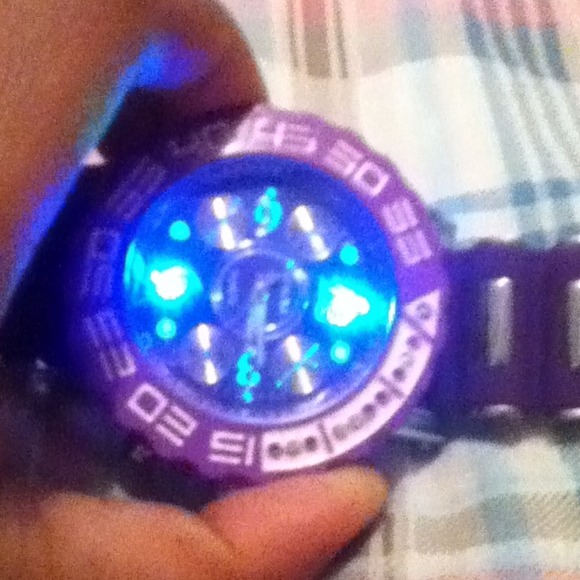 Watch - Picture 4 of 4