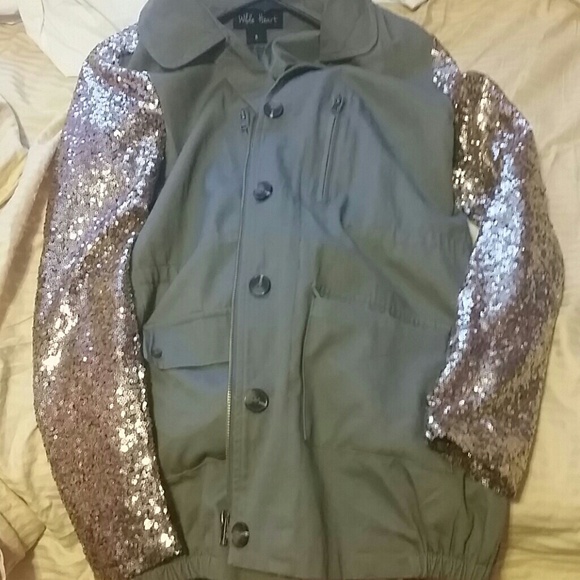 A nice fall or spring jacket with sequent arms