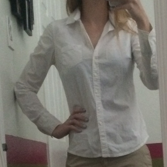 Slimming white button-down