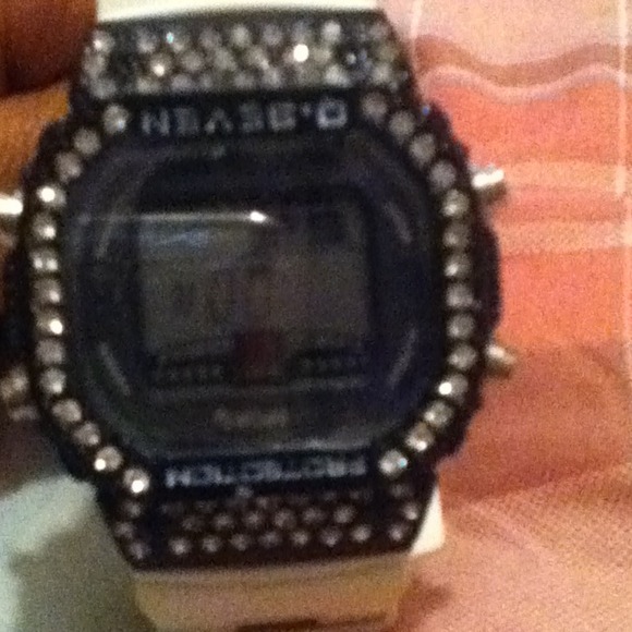 Watch - Picture 2 of 4