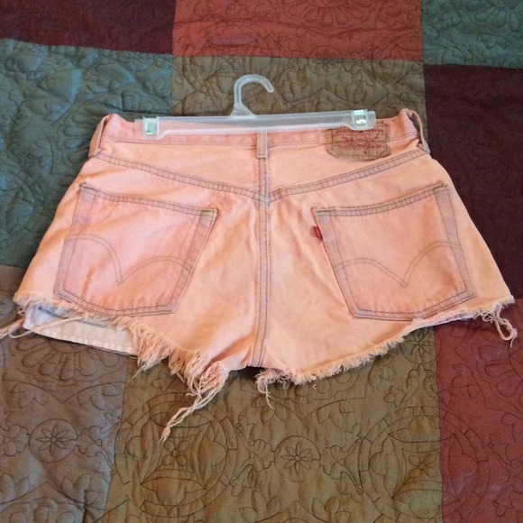 501 Levi's high wasted shorts peach - Picture 2 of 2