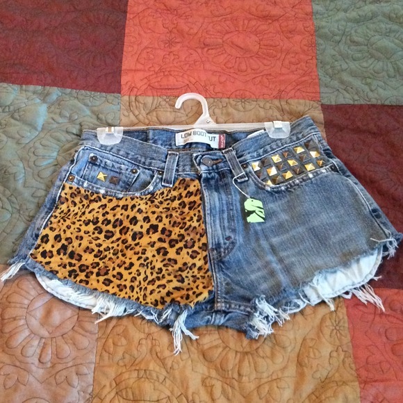 527 Levi's high waisted shorts
