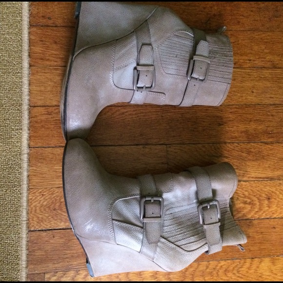 Joie Taupe zip up ankle booties.