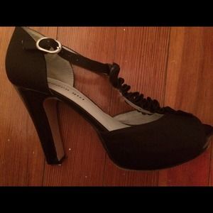 Madden Girl Black Ruffle Heels Size 9