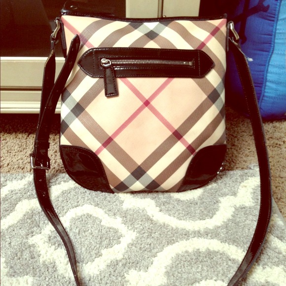 Burberry Handbags - 💖Burberry💖 check nova handbag authentic
