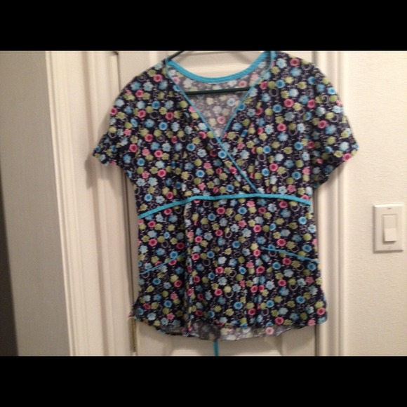 LARGE SCRUB TOP🌺