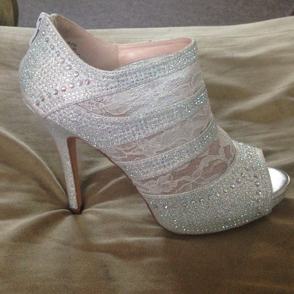 BRAND NEW ! Silver rhinestone heels with lace