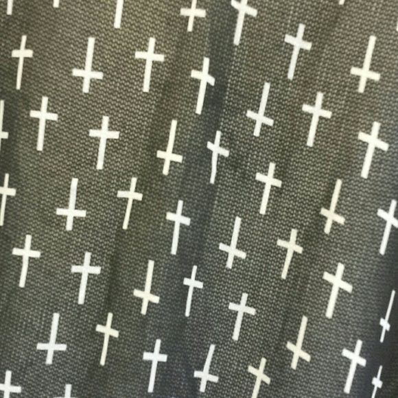 *HOST PICK 10/19* Cross Print Hi Low Tee - Picture 2 of 4