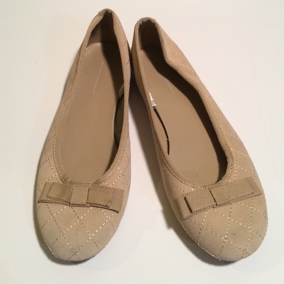 Nude flat shoes