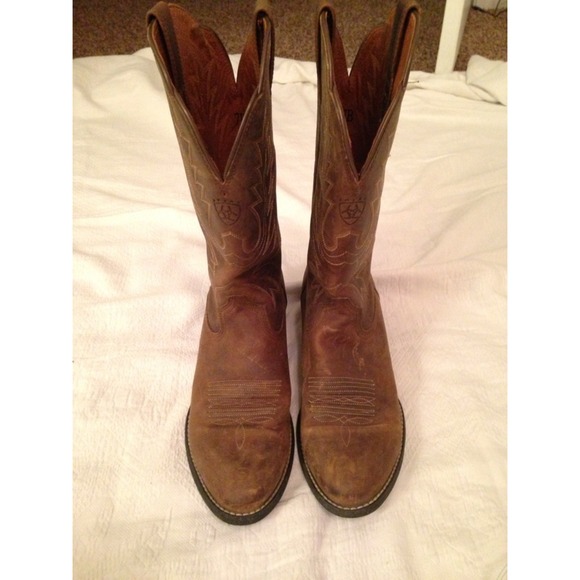 Ariat Leather Cowboy Boots 🐴🎀