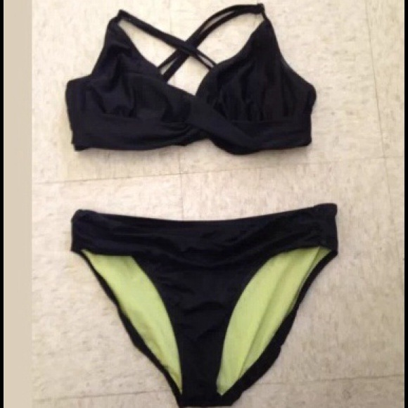 Athleta two piece size 34D/36DD with M bottoms