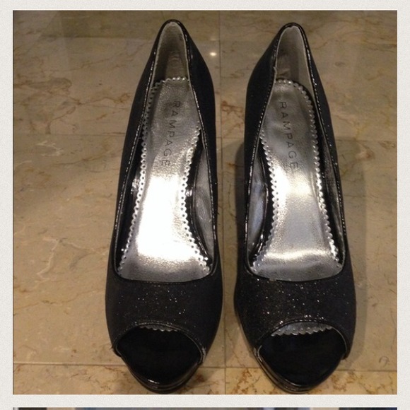 black pumps