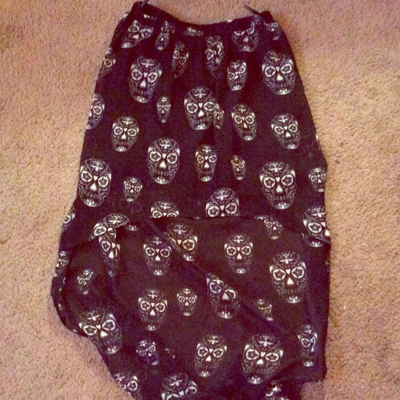 H&M Dresses & Skirts - ✂️REDUCED✂️H&M skull hi-low skirt
