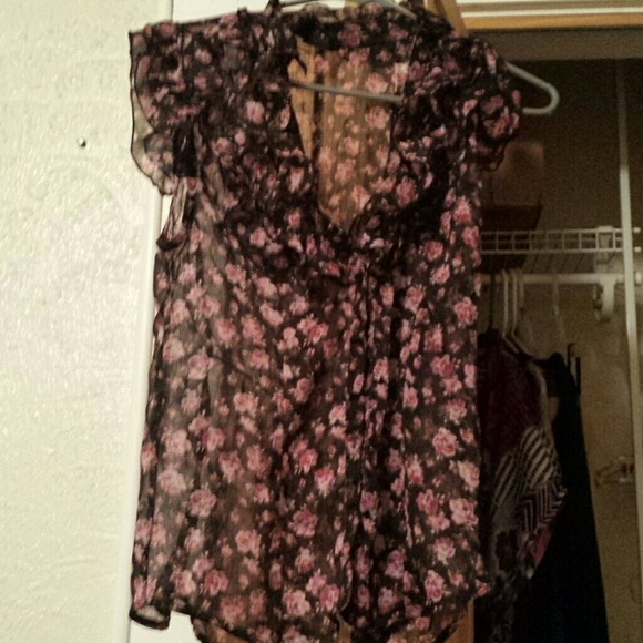Floral sheer tank with ruffled sleeves and collar