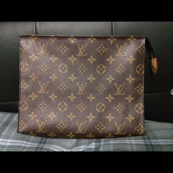 Louis Vuitton toiletry 26