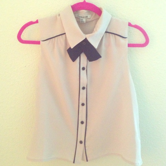 Creme/Navy buttoned up Sailor top