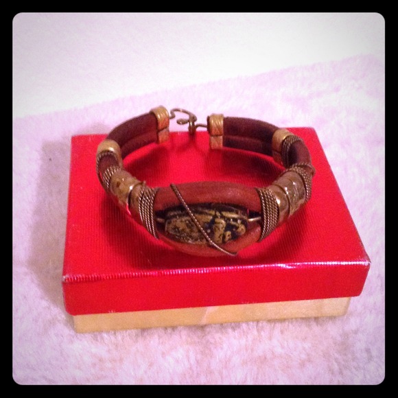 Jewelry - Metal and wood bracelet