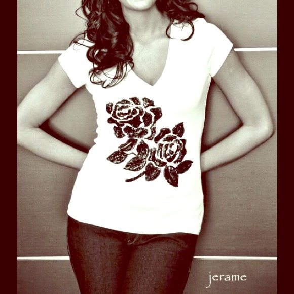 Express white v neck with black roses S