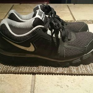 NIKE dual fusion shoes