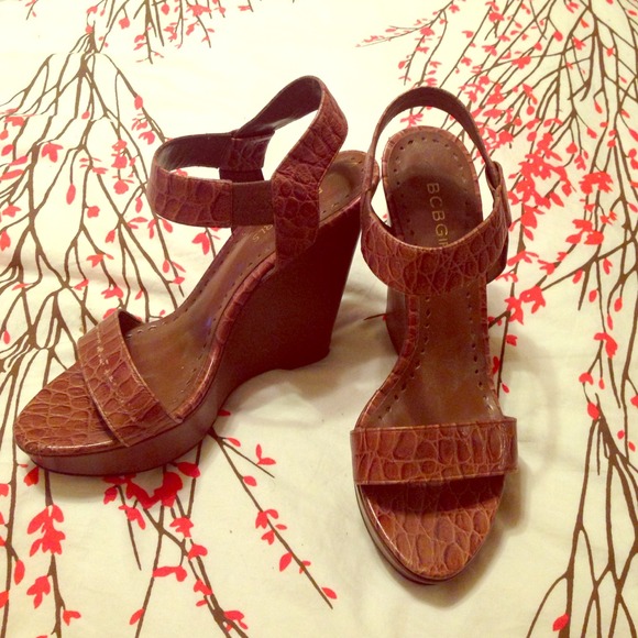Flirty BCBG girls wedges