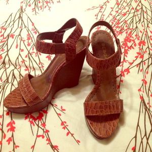 Flirty BCBG girls wedges