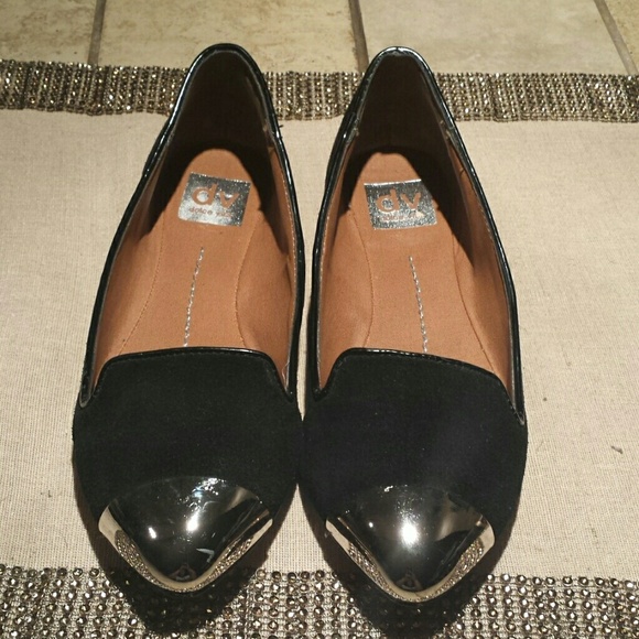 Black Pointy Flats With Silver Tip