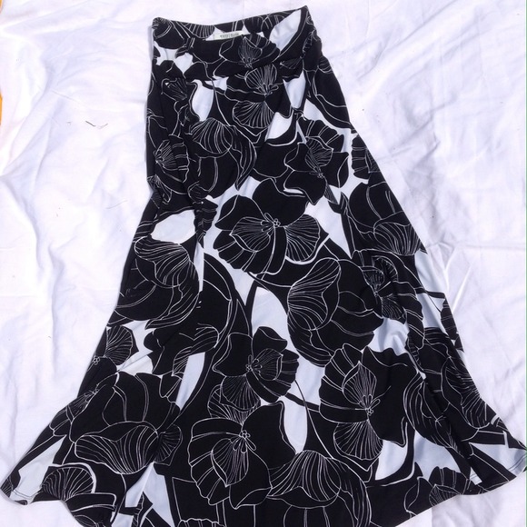 ✨SALE✨ White House Black Market Floor Length Skirt