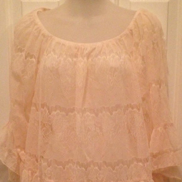 Sold in Bundle... Pretty and Flirty Top - Picture 2 of 2