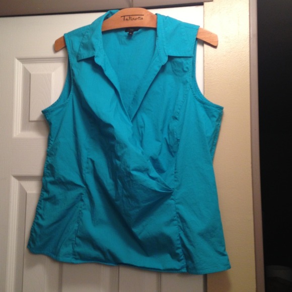 Sleeveless woven shirt