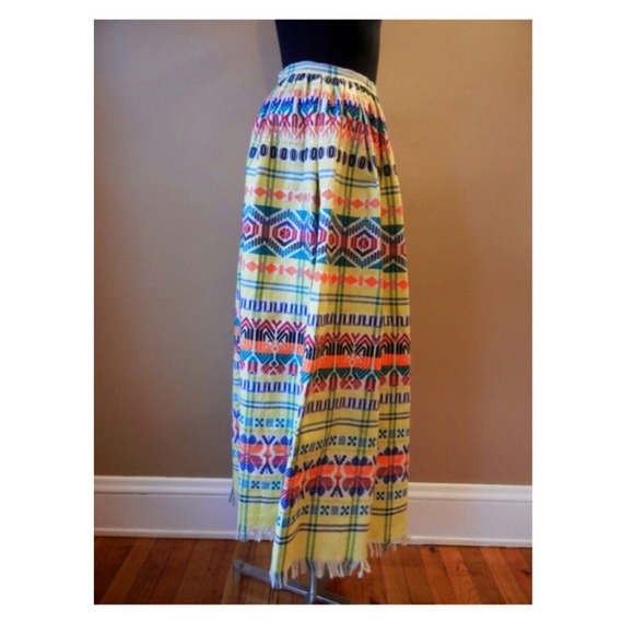 Vintage Embroidered 70s Guatemalan Maxi Skirt๐ป๐ต - Picture 4 of 5