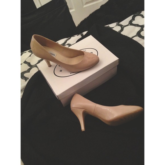 Steve Madden small heel pump