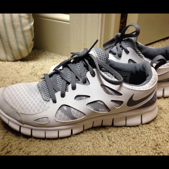White/ grey nike run
