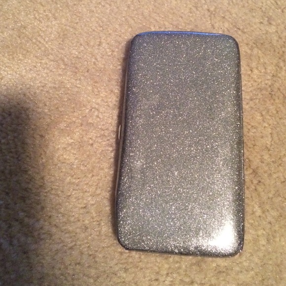 Silver glittery wallet - Picture 1 of 3