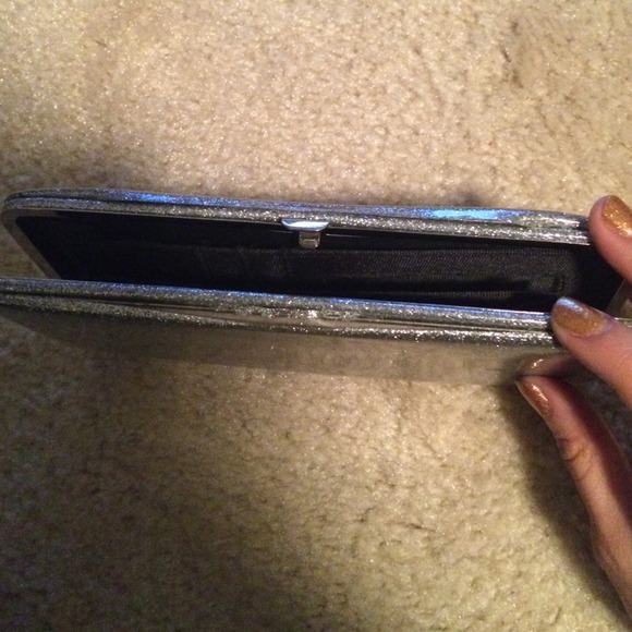 Silver glittery wallet - Picture 2 of 3