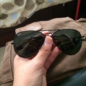 AVAILABLE: Authentic Ray Ban RB3025 Large Aviator