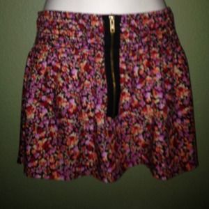 Nice floral skirt with zipper front