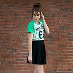 Oasap Tops - Graphic Print Baseball Tee Oasap Tops - Graphic Print Baseball Tee