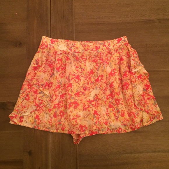 BCBGeneration flirty ruffle shorts