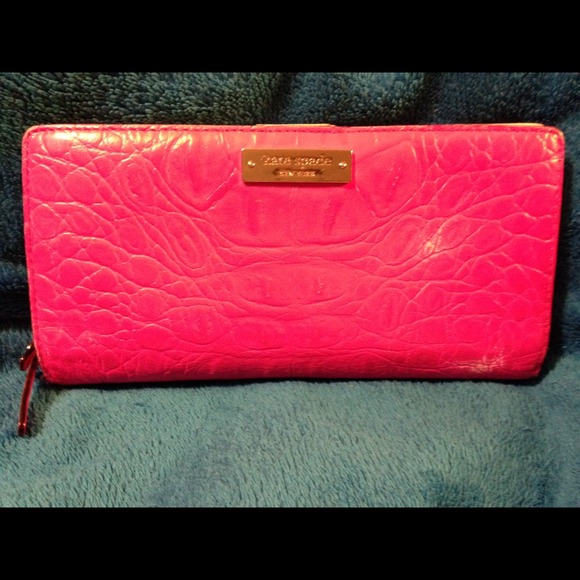 Kate Spade New York pink wallet